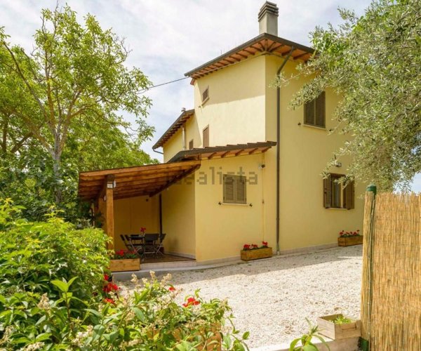 casa indipendente in vendita a Gubbio