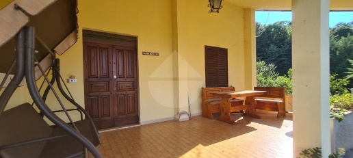 casa indipendente in vendita a Gubbio in zona Scritto
