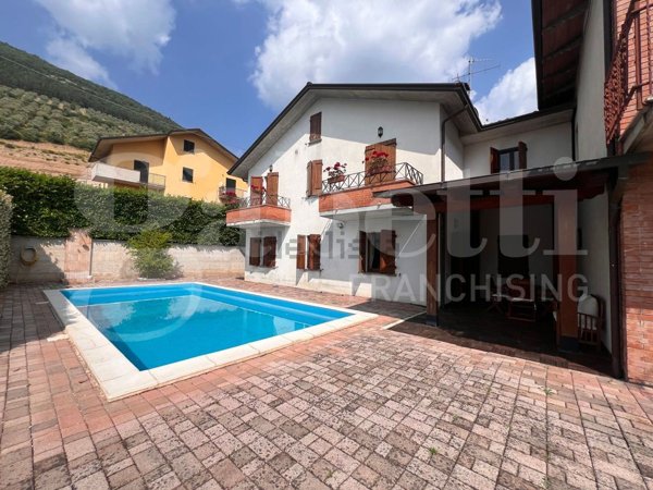 casa indipendente in vendita a Gubbio