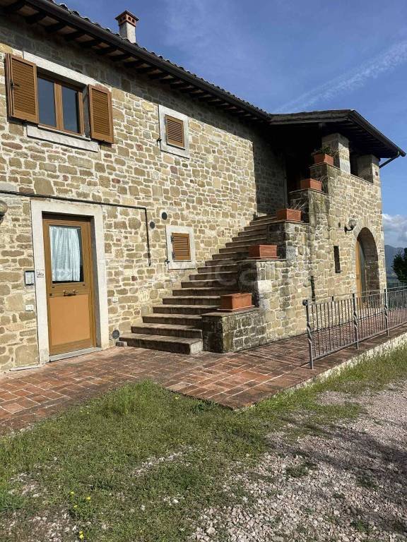 casa indipendente in vendita a Gubbio in zona Colonnata