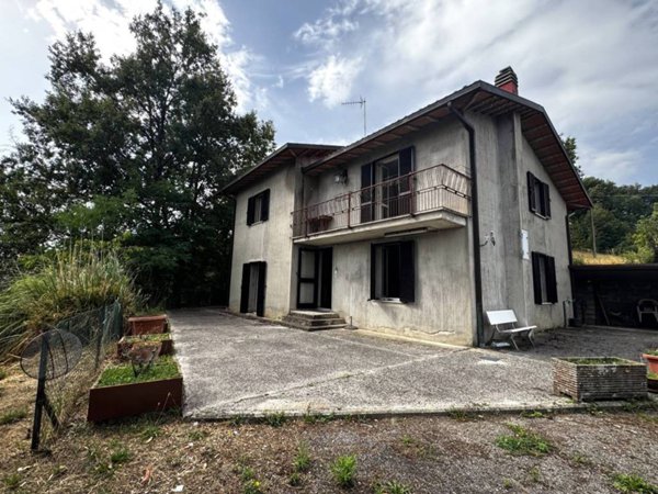 casa indipendente in vendita a Gubbio in zona Scritto