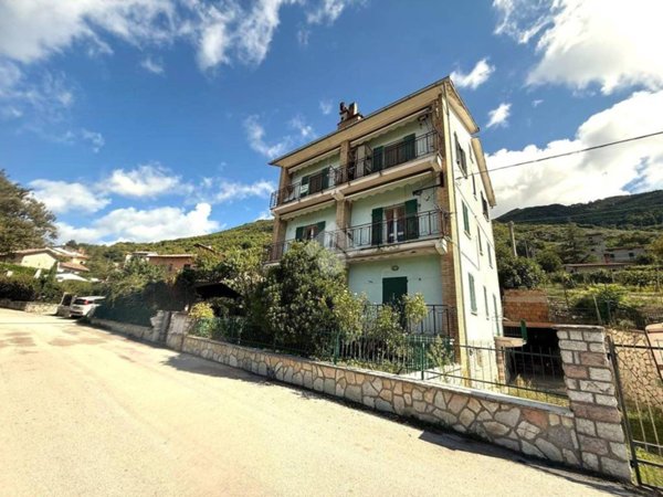 intera palazzina in vendita a Gubbio in zona Monteleto