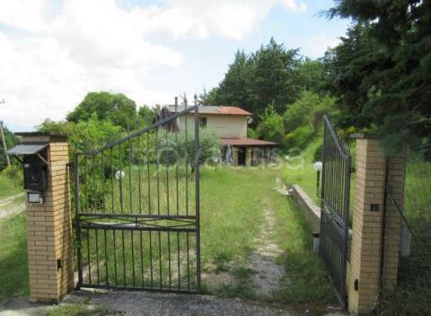 casa indipendente in vendita a Gubbio in zona Monteluiano