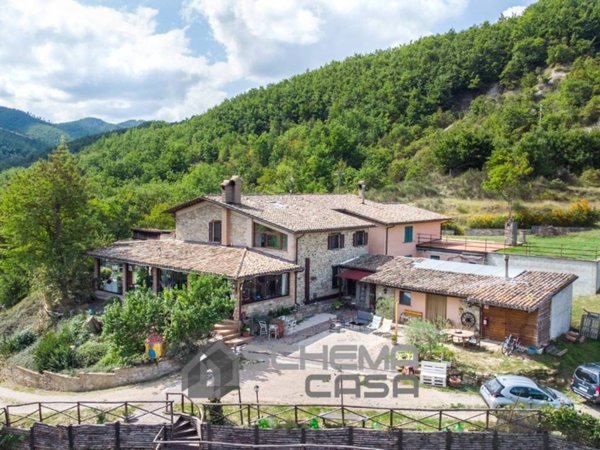 casa indipendente in vendita a Gubbio