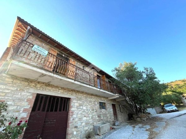 casa indipendente in vendita a Gubbio in zona Loreto