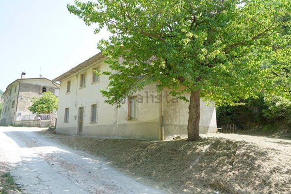 casa indipendente in vendita a Gubbio