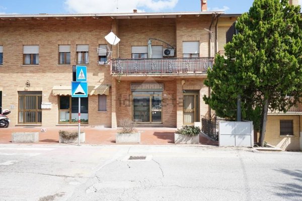 locale commerciale in vendita a Gubbio