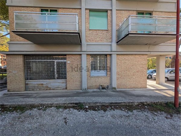 locale commerciale in vendita a Gubbio