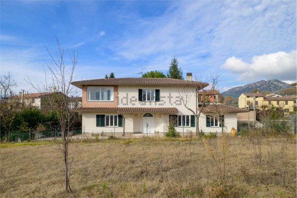 casa indipendente in vendita a Gubbio in zona Padule