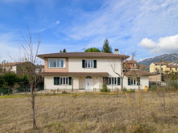 casa indipendente in vendita a Gubbio in zona Padule