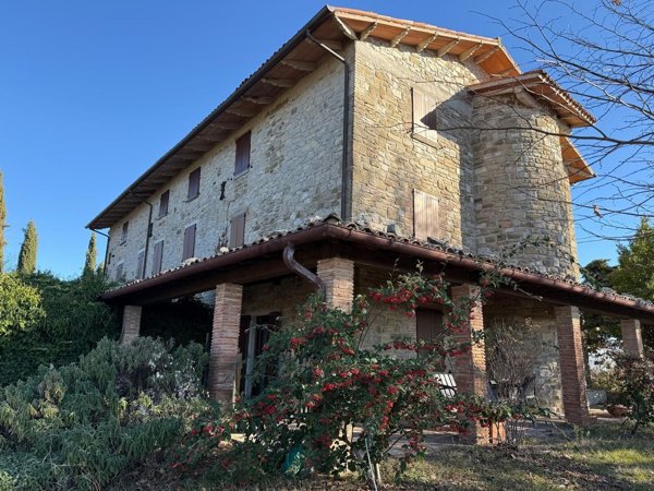 pentavano in vendita a Gubbio in zona Santa Cristina