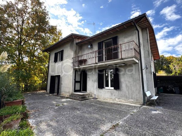 casa indipendente in vendita a Gubbio in zona Scritto