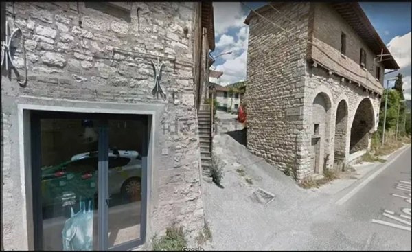 locale commerciale in vendita a Gubbio in zona Semonte