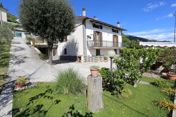 casa indipendente in vendita a Gubbio