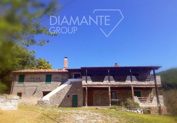 azienda agricola in vendita a Gubbio in zona Loreto