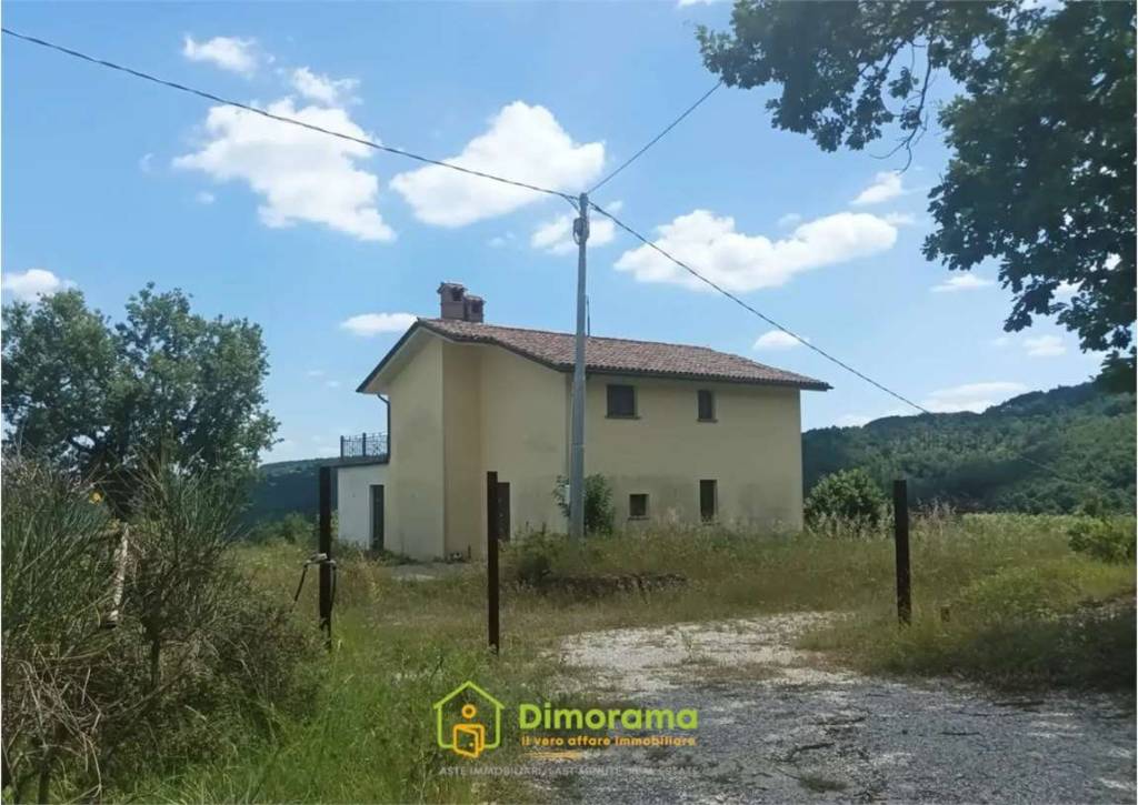 casa indipendente in vendita a Gubbio in zona Monteluiano