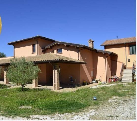 negozio in vendita a Gubbio in zona Branca