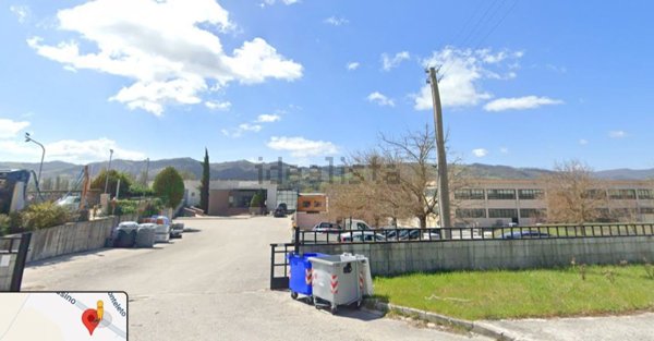 locale di sgombero in vendita a Gubbio in zona Mocaiana