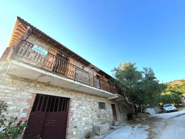 casa indipendente in vendita a Gubbio in zona Loreto
