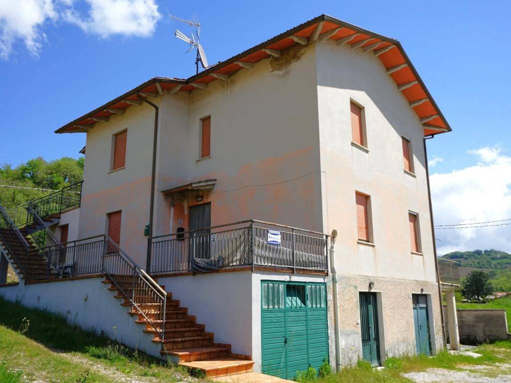 casa indipendente in vendita a Gubbio in zona Branca