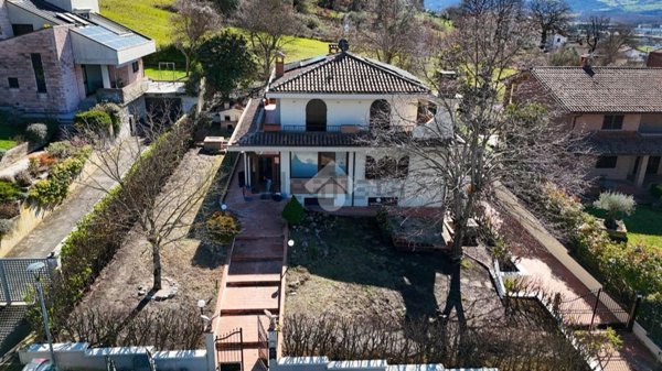 casa indipendente in vendita a Gubbio in zona Padule