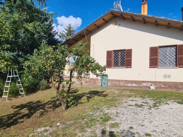 casa indipendente in vendita a Gubbio in zona Scritto