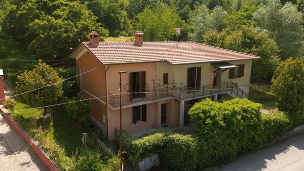 casa indipendente in vendita a Gubbio in zona Torre Calzolari