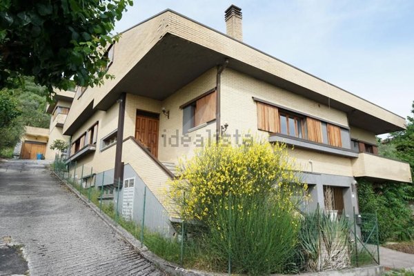 casa indipendente in vendita a Gubbio