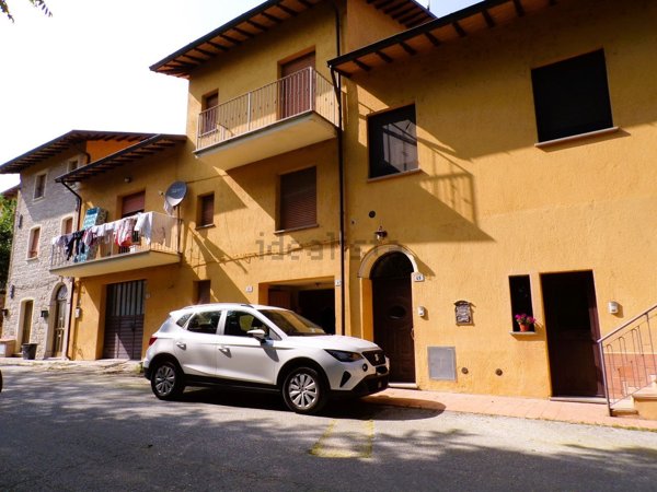 casa indipendente in vendita a Gubbio in zona Branca