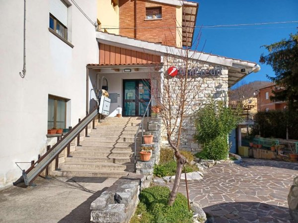 ufficio in vendita a Gubbio in zona Padule