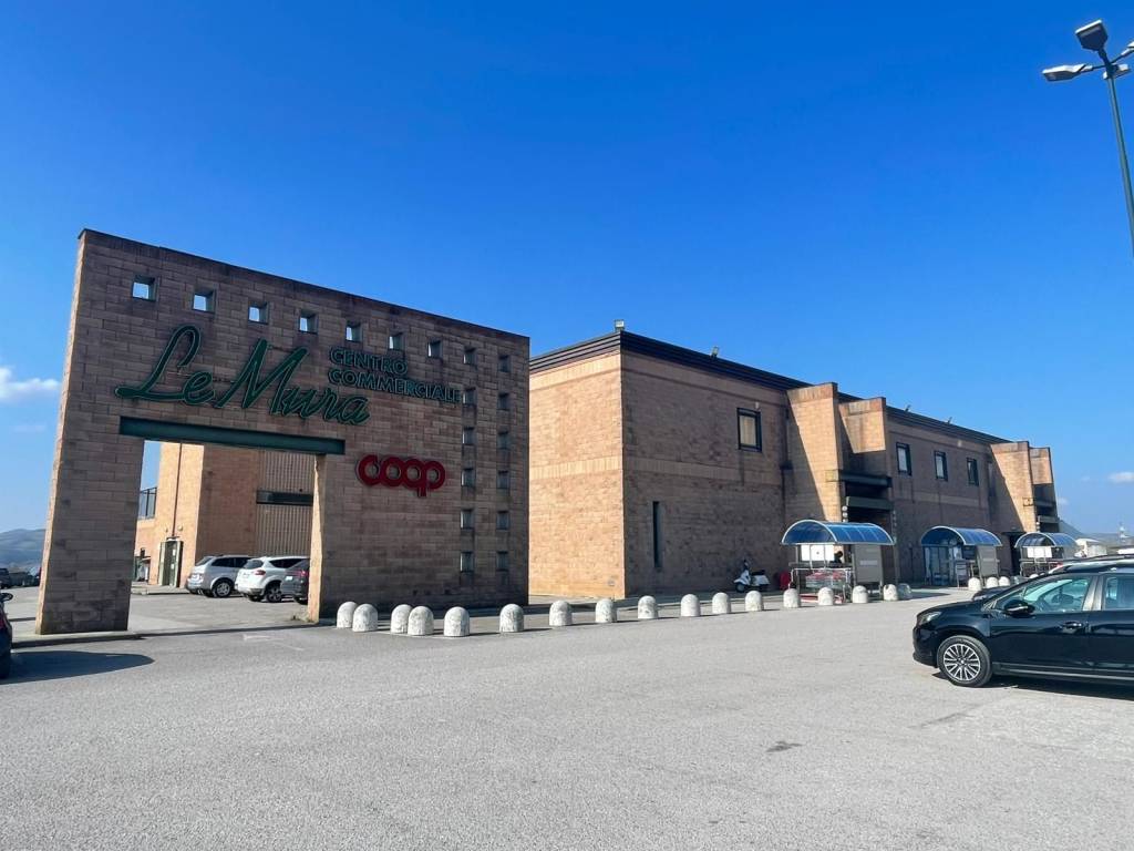 negozio in vendita a Gubbio