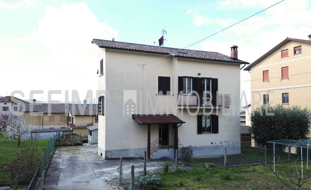casa indipendente in vendita a Gubbio