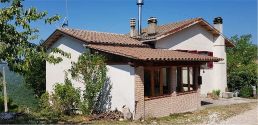casa indipendente in vendita a Gubbio in zona Loreto