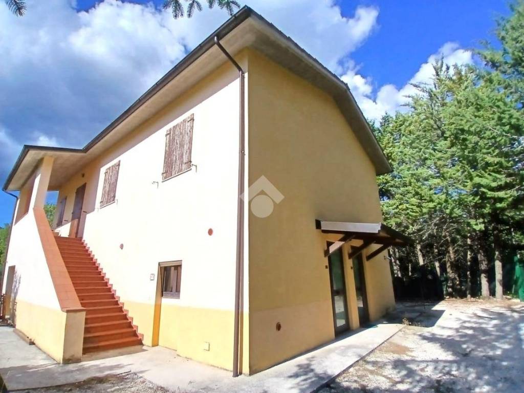 casa indipendente in vendita a Gubbio in zona Nogna