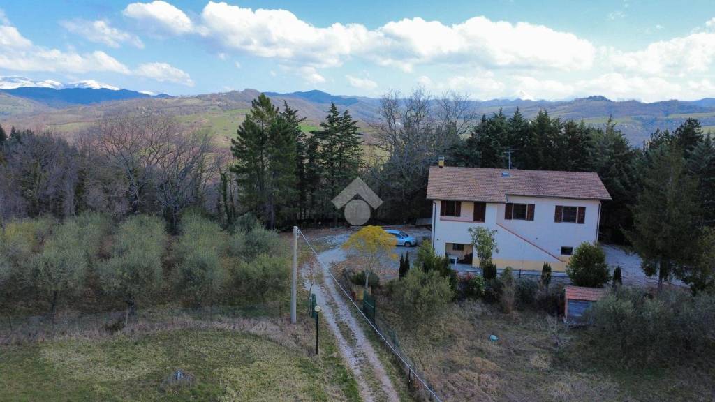 casa indipendente in vendita a Gubbio in zona Nogna