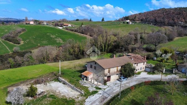 casa indipendente in vendita a Gubbio in zona Loreto