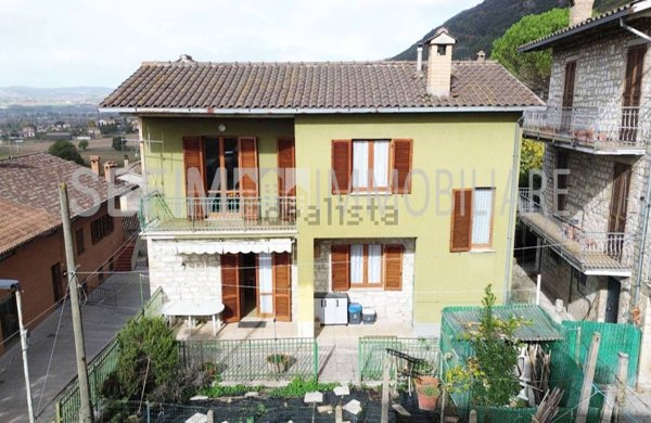 casa indipendente in vendita a Gubbio in zona Semonte