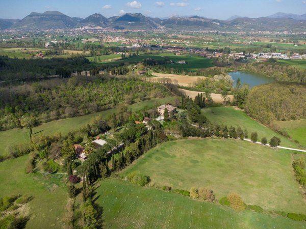 casa indipendente in vendita a Gubbio