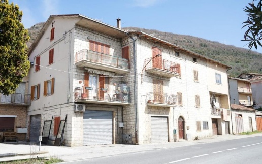 appartamento in vendita a Gubbio in zona Semonte