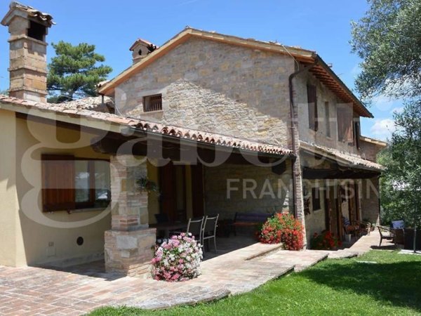 casa indipendente in vendita a Gubbio in zona San Martino in Colle