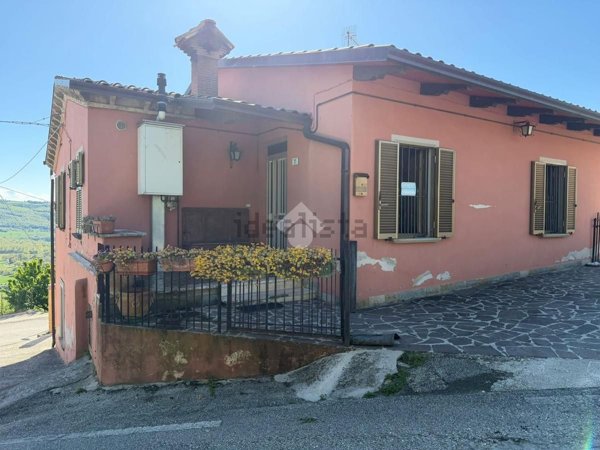 casa indipendente in vendita a Gubbio