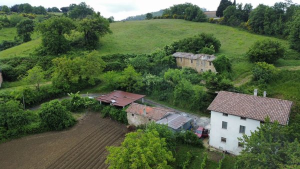 casa indipendente in vendita a Gubbio in zona Carbonesca