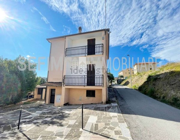 casa indipendente in vendita a Gubbio