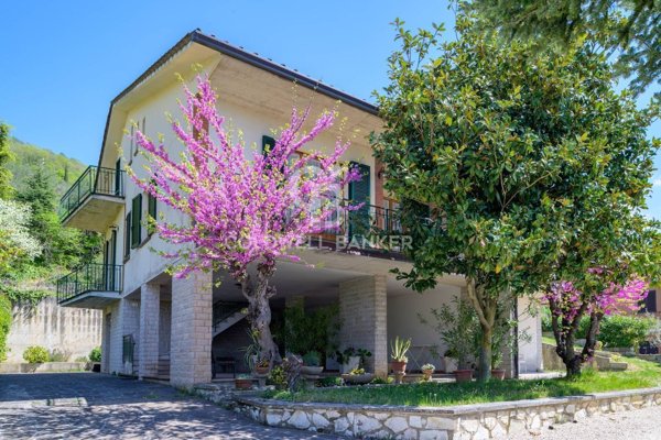 casa indipendente in vendita a Gubbio