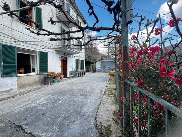 casa indipendente in vendita a Gubbio