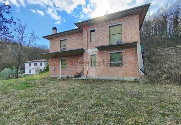 casa indipendente in vendita a Gubbio in zona Monteluiano