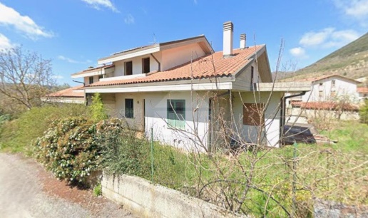 casa indipendente in vendita a Gubbio in zona Semonte