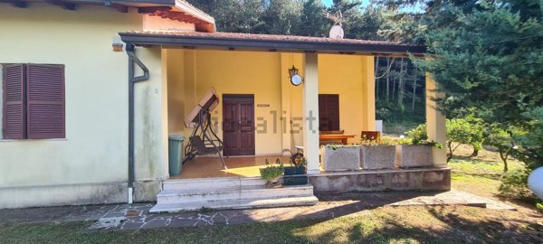 casa indipendente in vendita a Gubbio in zona Scritto