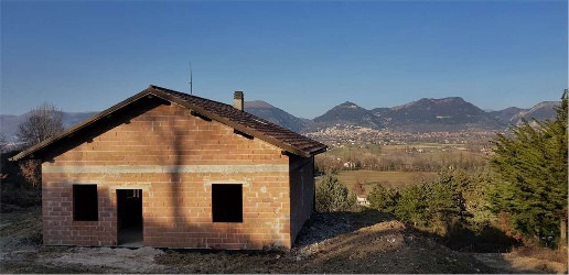 casa indipendente in vendita a Gubbio in zona Monteluiano