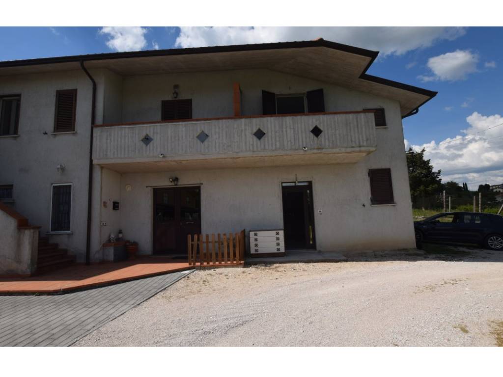 casa indipendente in vendita a Gubbio in zona Belvedere